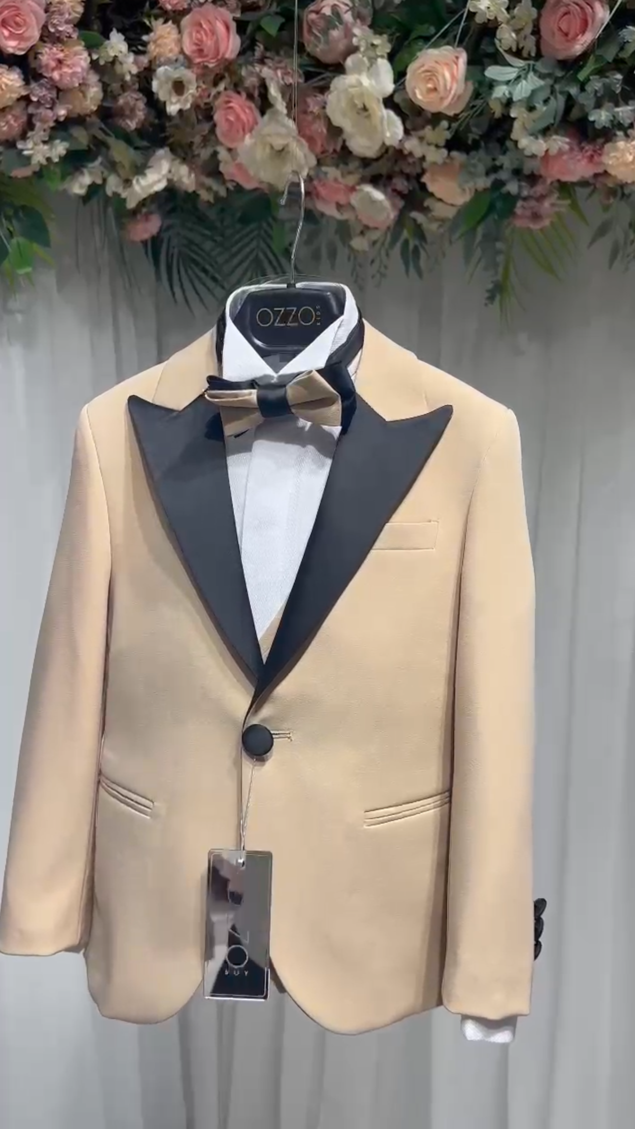 Beige black collar suit