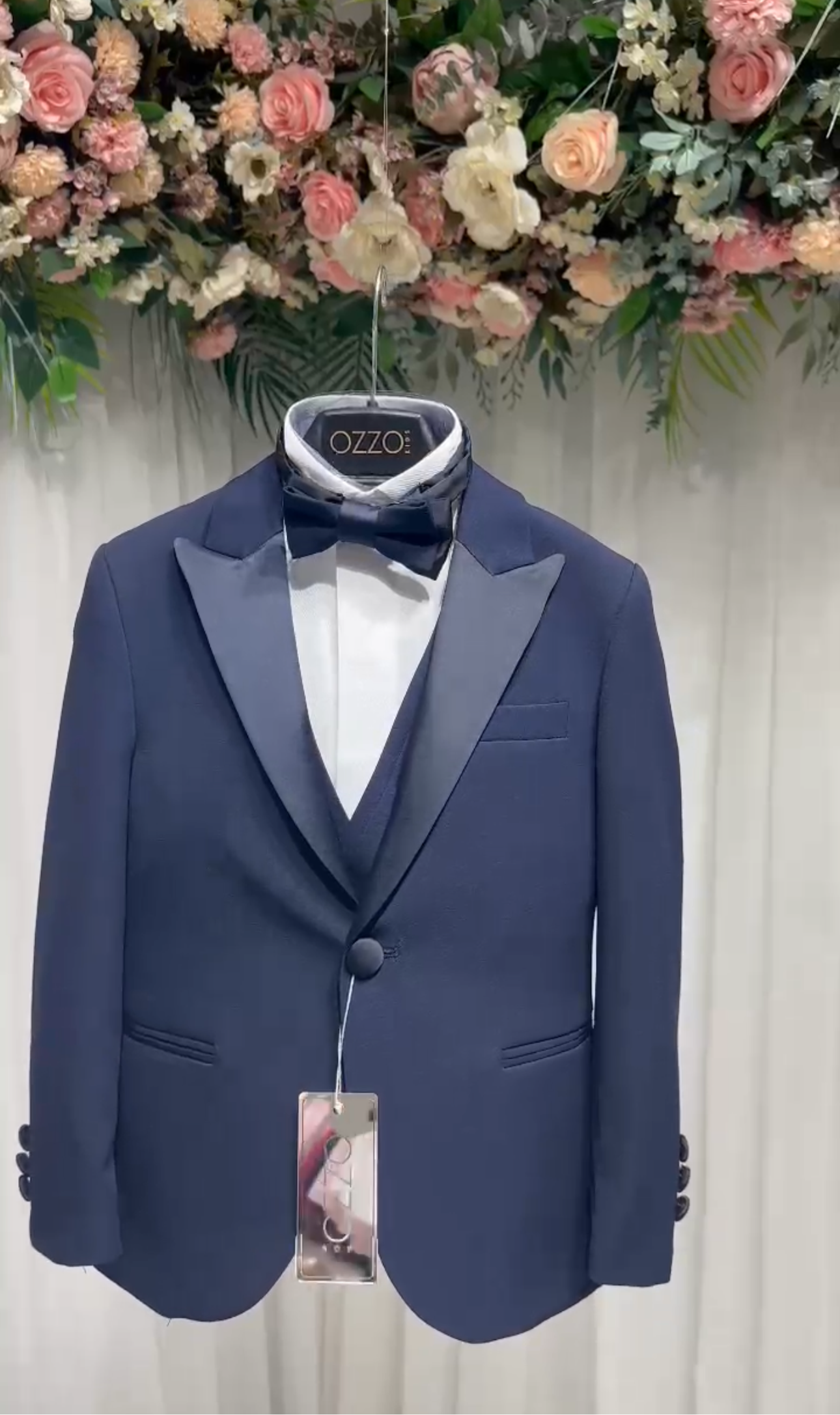 Navy shiny collar suit